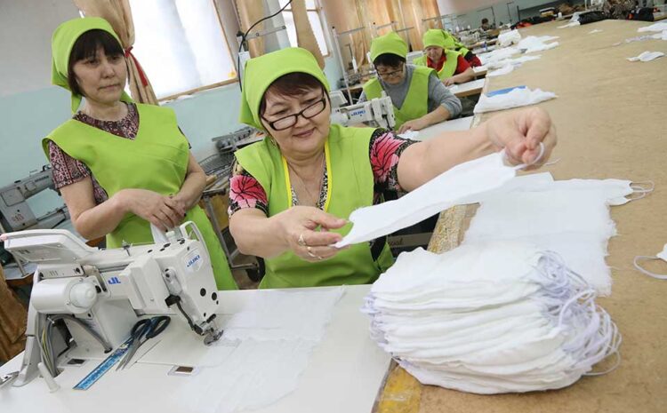  Фабрика «Большевичка» с понедельника шьёт марлевые повязки для населения Костанайской области